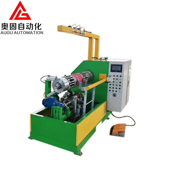 Mașină de construcție a anvelopelor triciclete